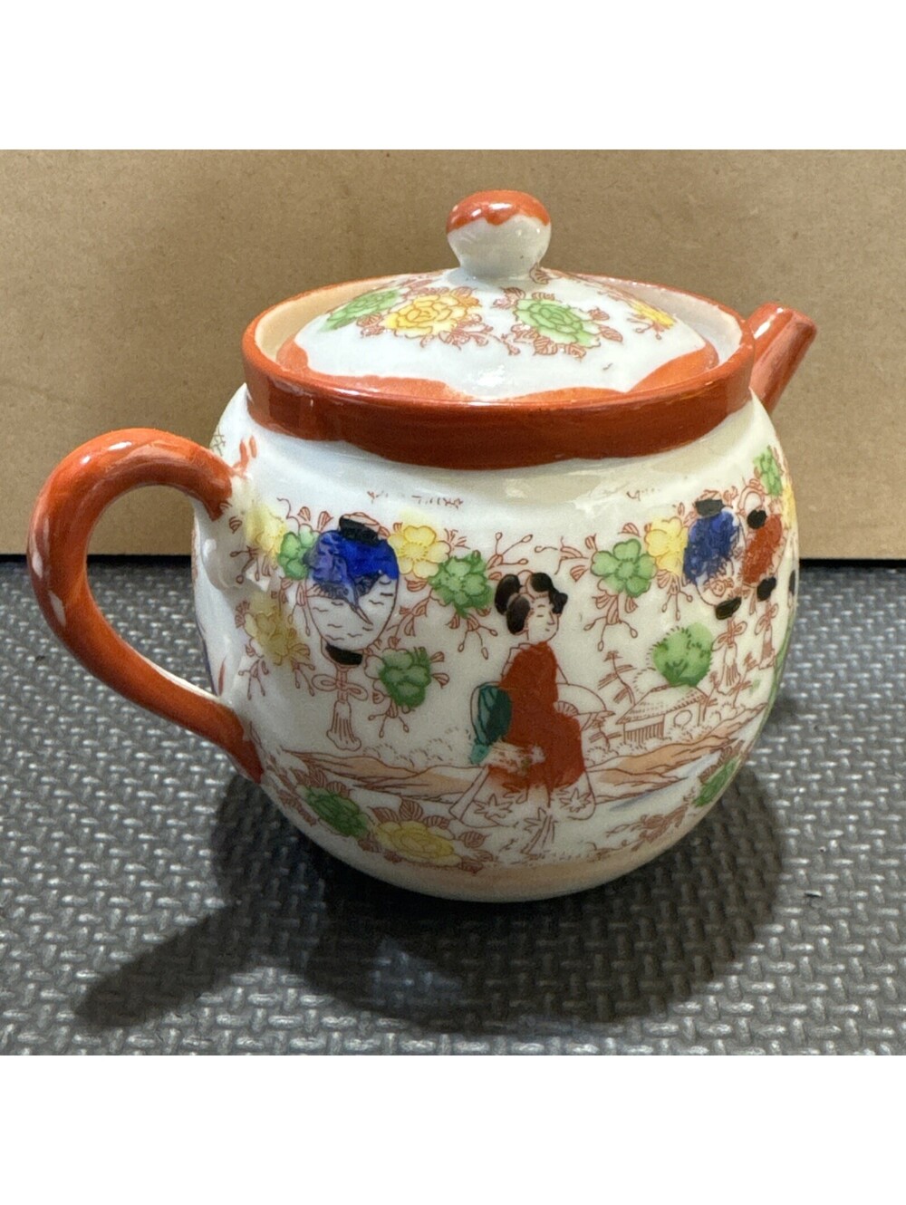Vintage Small 1950s Japanese Tea Pot Geisha Hand-Painted Glazed Porcelain - Picture 4 of 9